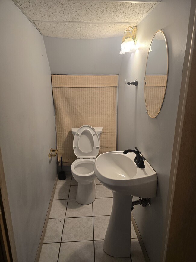 Building Photo - 68 Lilmont Dr