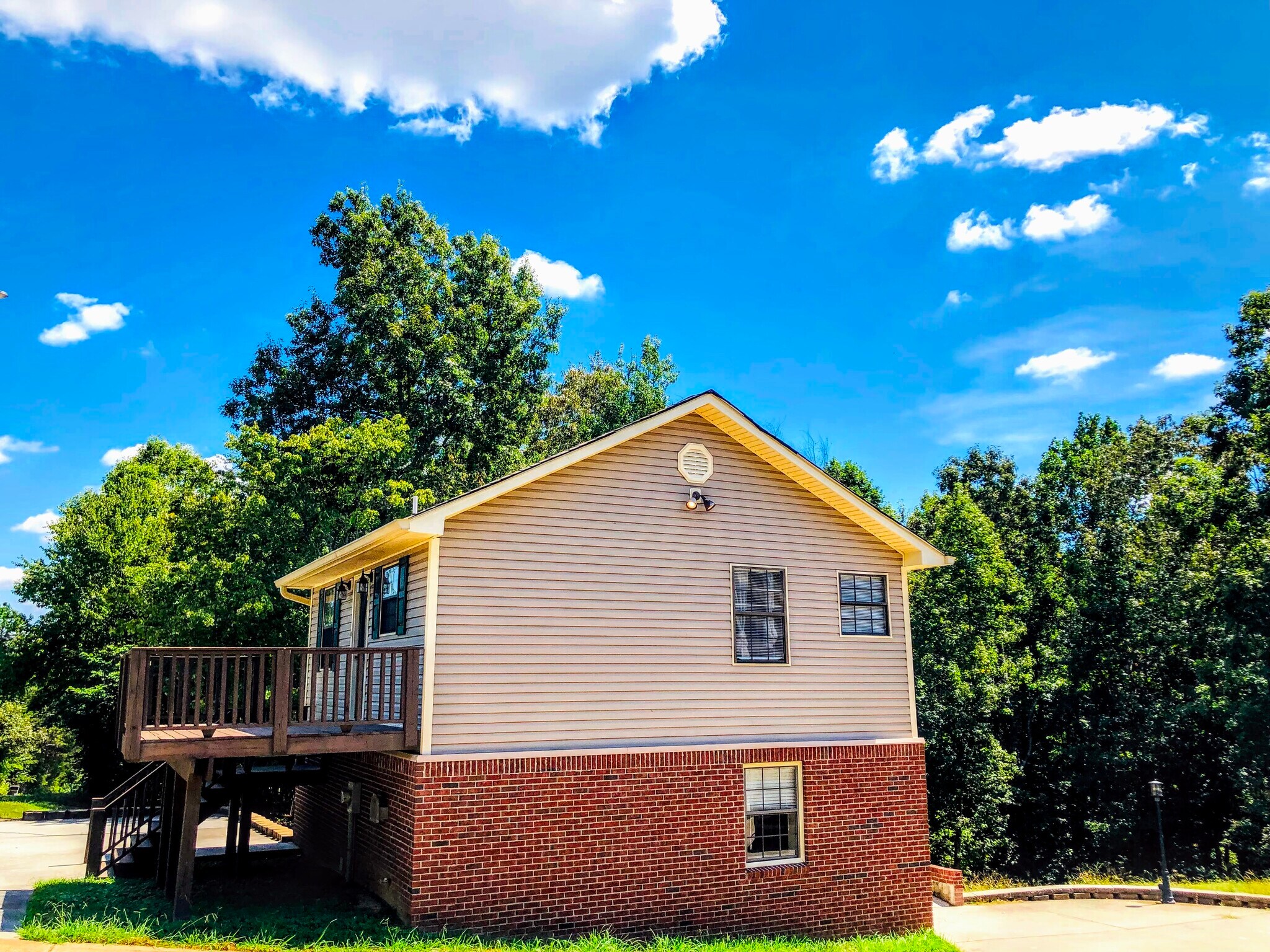 Building Photo - 127 Bell Rd