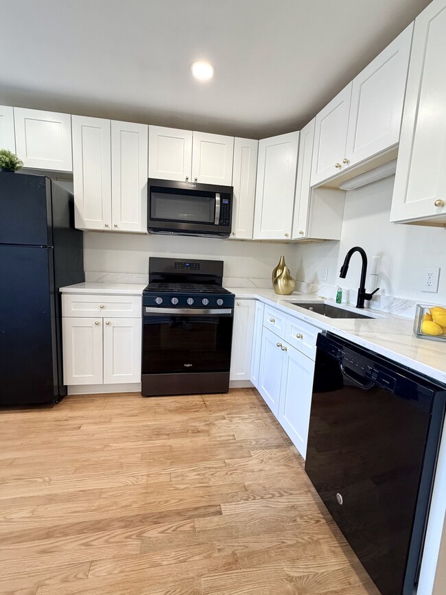 Building Photo - 2308 Oakton St