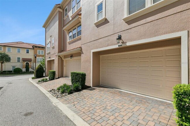 Building Photo - 2333 Lobelia Dr