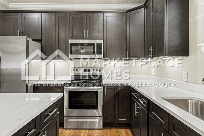 Building Photo - 2437/103 Bell St