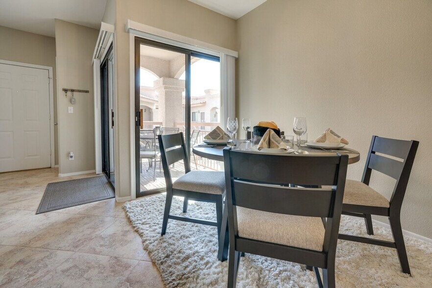 Building Photo - 9151 W Greenway Rd