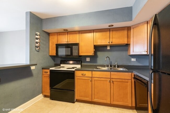 Building Photo - 803 S Dwyer Ave