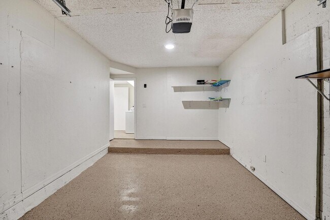 Building Photo - 949 Jade Ct