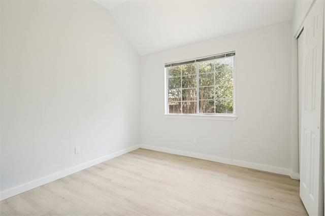 Building Photo - 2112 Carriage Hill