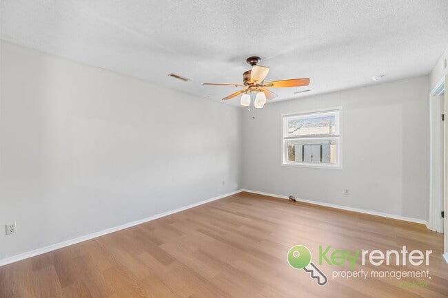 Building Photo - Beautifully Updated 3-Bedroom Home in Central Wichita!