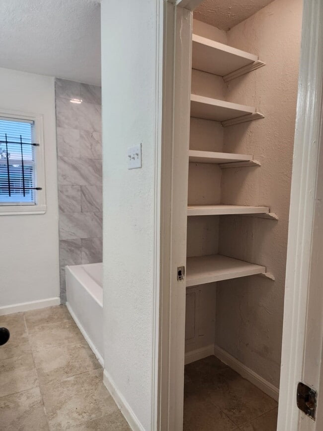 Building Photo - 5309 Ricky St