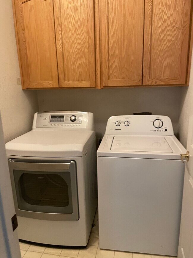 Building Photo - 550 Hearth Way