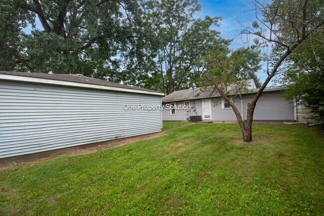 Building Photo - 7611 Northcote Ave