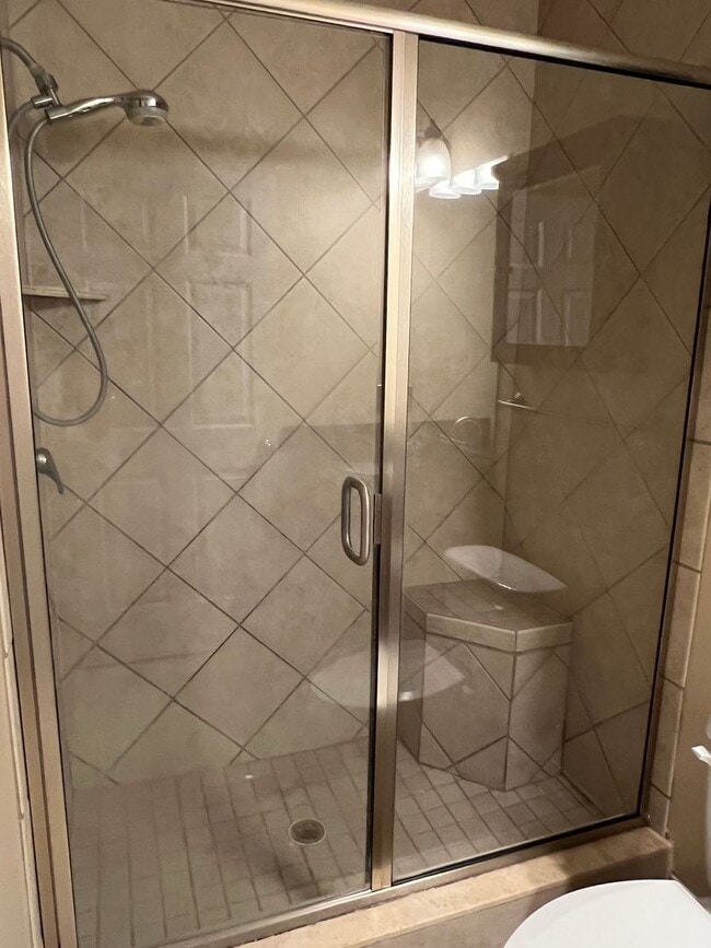Building Photo - Upgraded First Floor Condo - Estate at Wes...