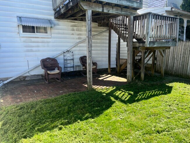 Building Photo - 420 Porter St