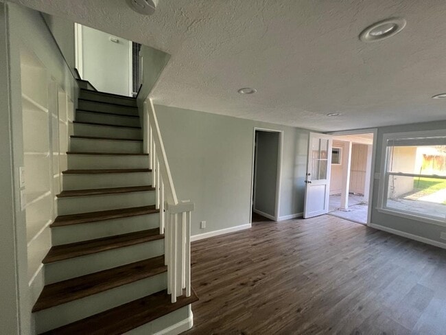 Building Photo - 3618 Chestnut St