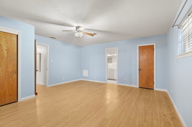 Building Photo - 10310 Willowgrove Dr
