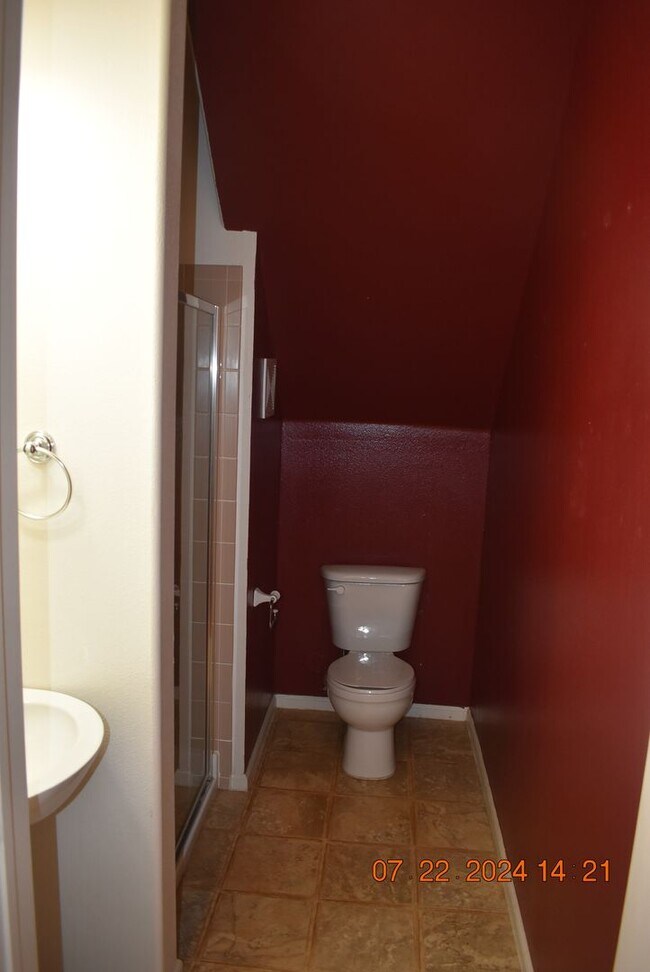 Building Photo - Reduced Price! Cozy and Convenient 2 Bedro...