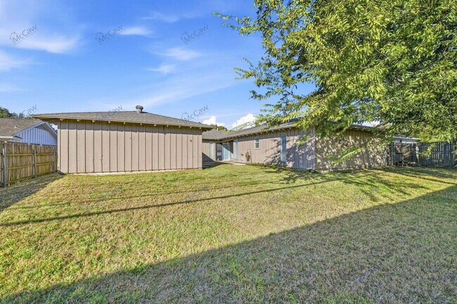 Building Photo - 1736 Brown Trail