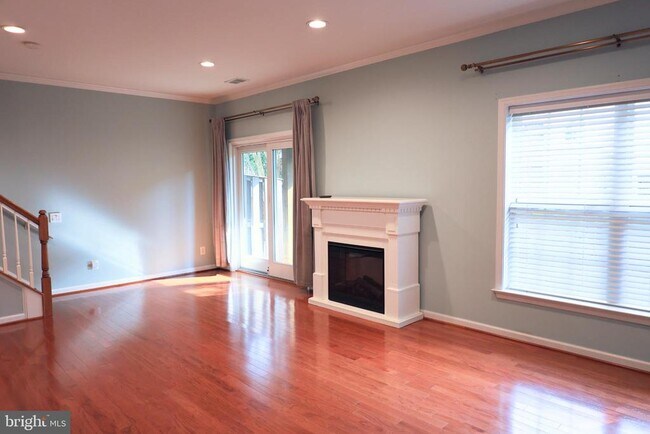 Building Photo - 4605 Lambert Pl