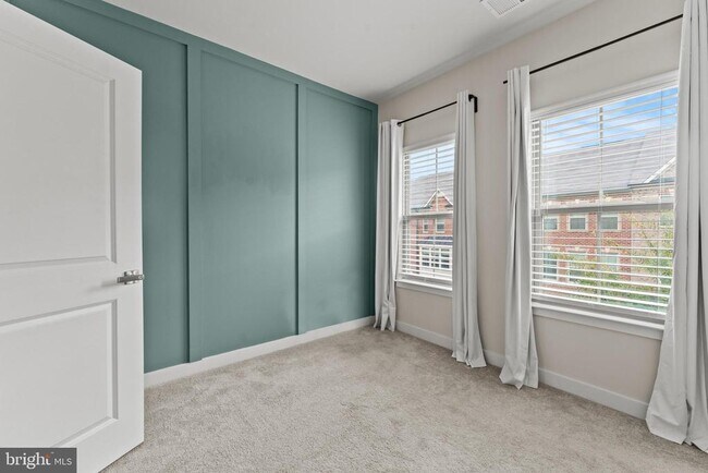 Building Photo - 224 S Newkirk St