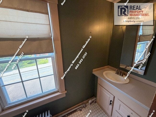 Building Photo - Bright & Updated 3-Bed in Manchester’s East Side