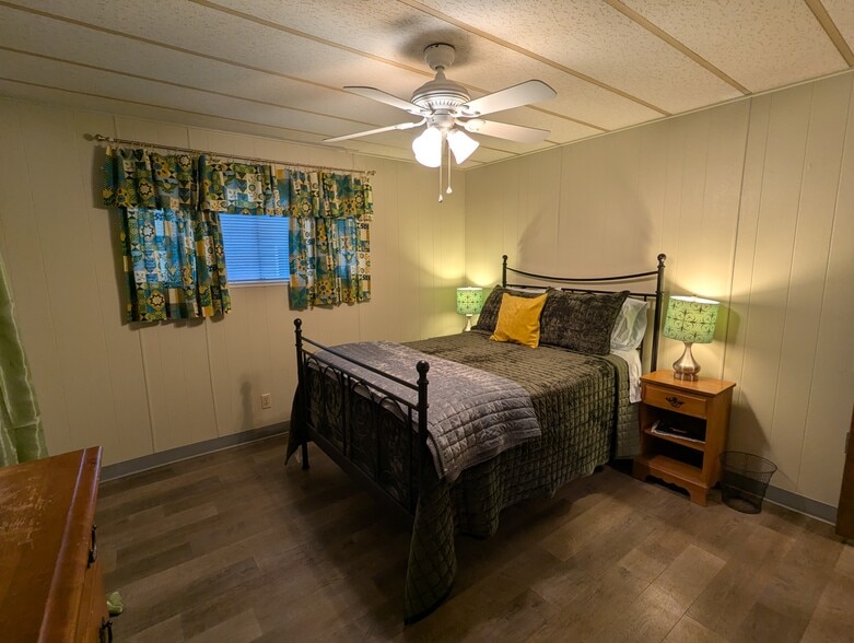 Fresh paint and cute vintage decor - 1334 Boucher St