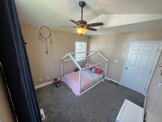 Building Photo - 2167 Cedar Hills Dr