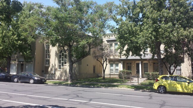 Building Photo - 811 24th St