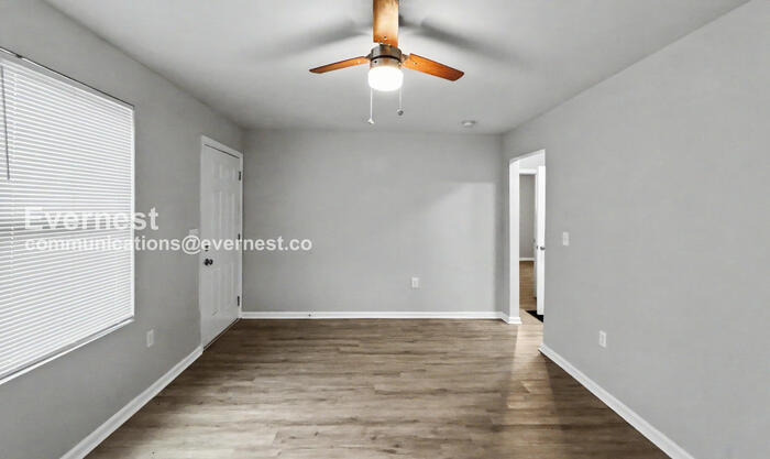 Building Photo - 1368 Alverado Way