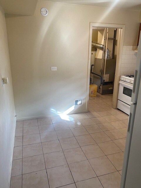Kitchen - 11200 S Hale Ave