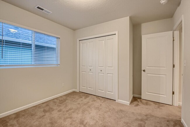 Building Photo - Beautiful Gresham Single-Family Home COMING SOON with a SPECIAL OFFER of $150 credit on your firs...