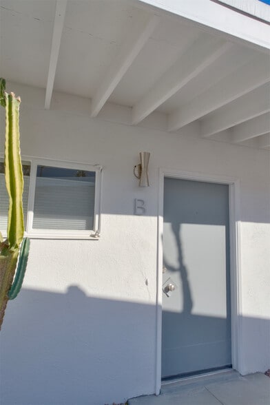 Building Photo - 975 E Camino Parocela