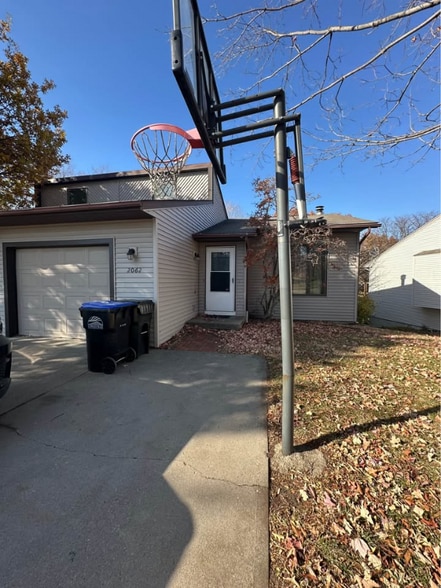 Building Photo - 2062 S Ridge Dr