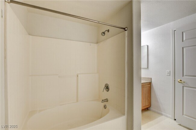 Building Photo - 10550 W Alexander Rd