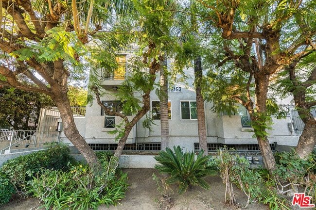 Primary Photo - 15153 Burbank Blvd