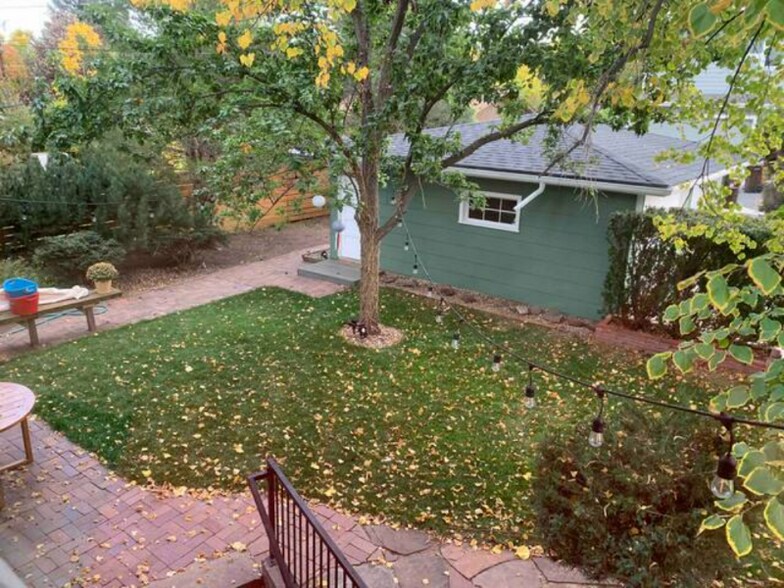 Building Photo - 2102 Mariposa Ave