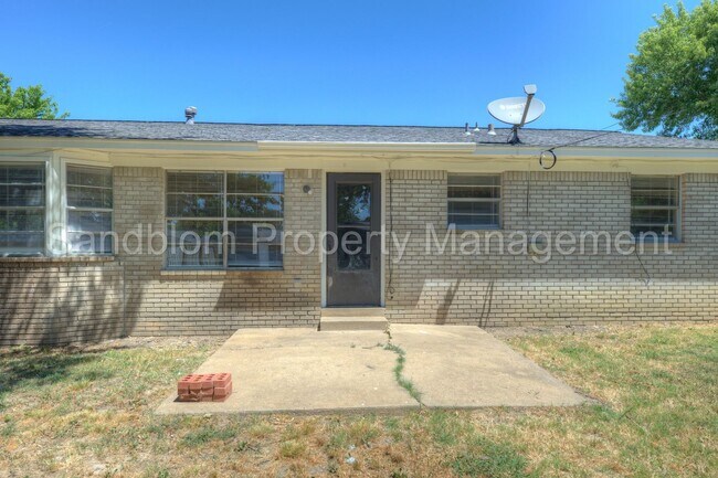 Building Photo - For Lease | Sand Springs | Available Now!