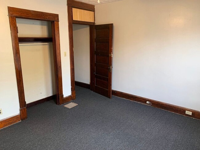 Building Photo - 293 E 14th Ave