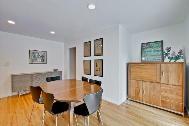 Building Photo - Amazing Midtown Home on a Quiet Cul-de-sac.