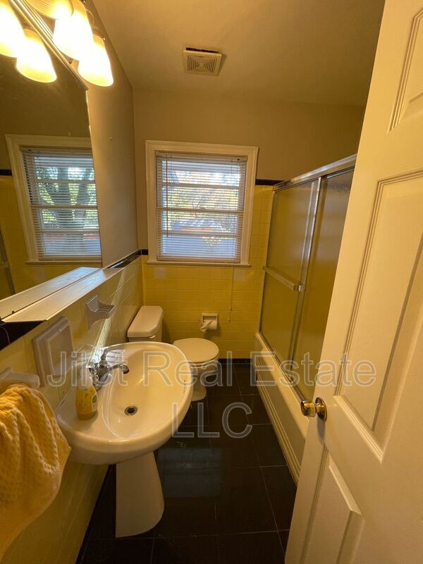 Building Photo - 2855 Monticello Pl