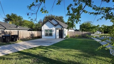 Building Photo - 4709 Lee St