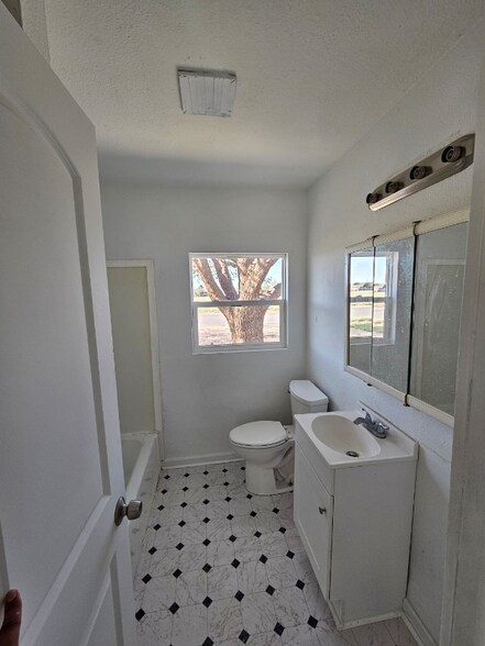 Building Photo - 1726 E Dartmouth St