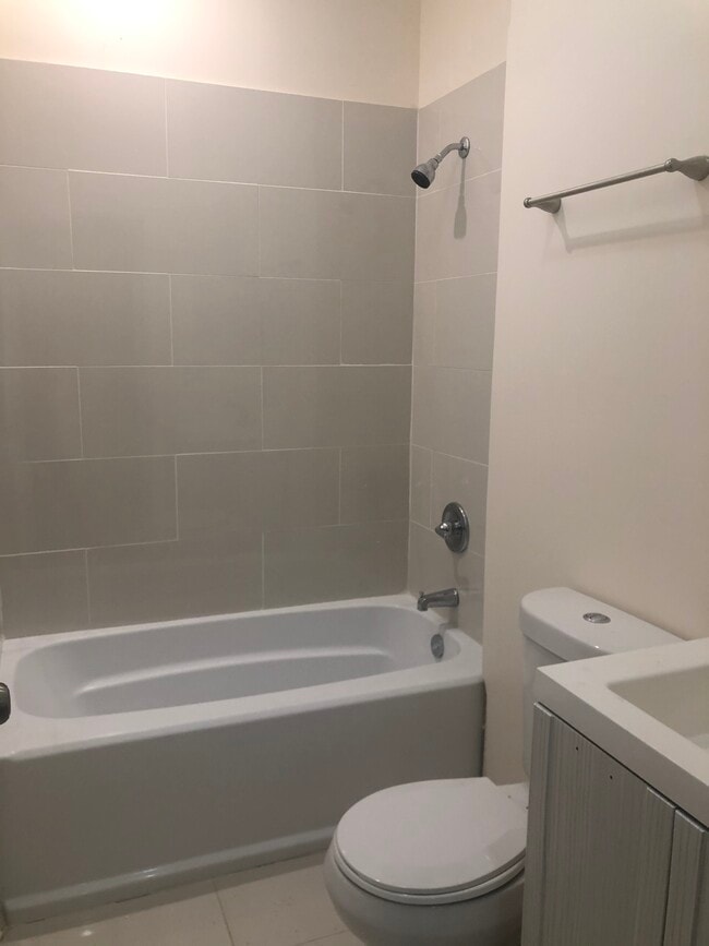 Building Photo - 4443 W Gladys Ave