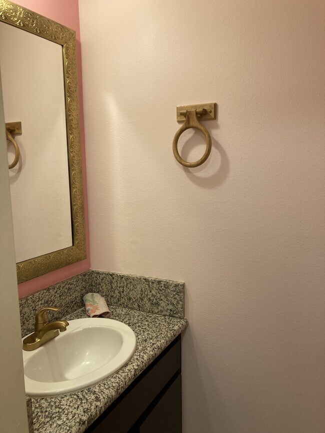 Building Photo - 1115 Creekside Way