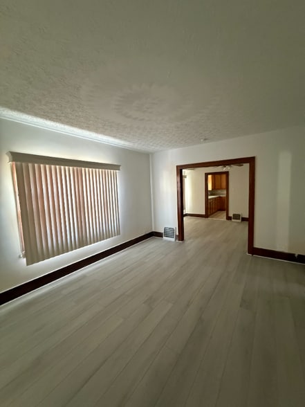 Building Photo - 613 Wildwood Ave