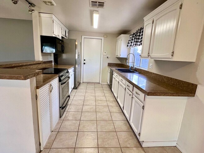 Building Photo - 4427 N 102nd Dr