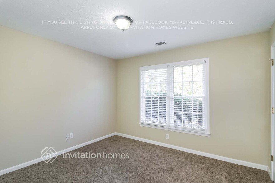 Building Photo - 3061 Lakecrest Dr