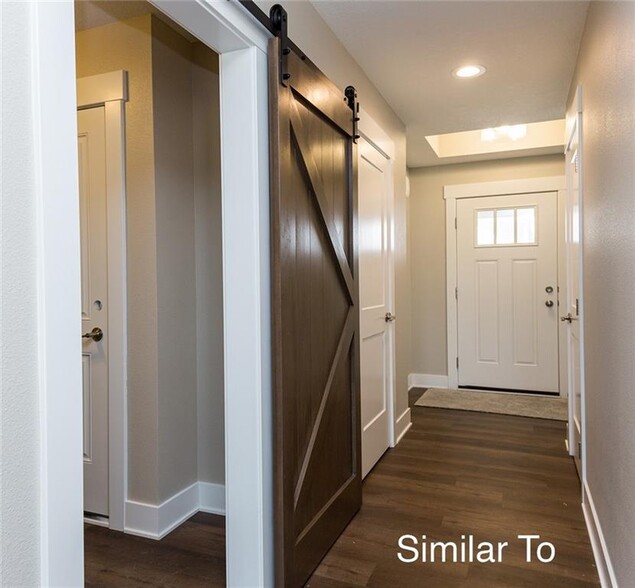 Building Photo - 313 NE Meadow Ln