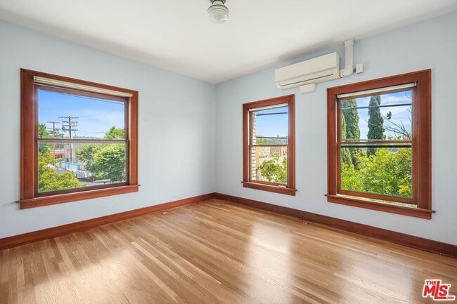 Primary Photo - 5121 1/2 Eagle Rock Boulevard Unit B
