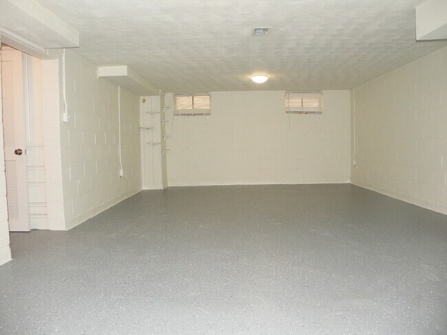 Building Photo - 3 Bed - 2 Full Bath Cape Cod for Rent in E...
