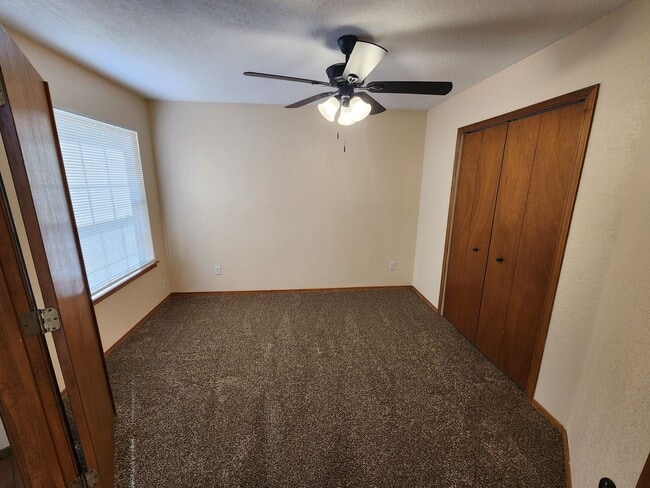 Building Photo - 2050 Pinecone Way