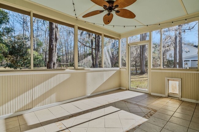 Building Photo - Your Modern West Ashley Retreat!