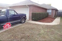 Building Photo - 3813 Southwind Ave